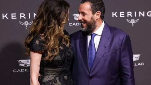 АДАМ СЕНДЛЕР ЈЕ ЈЕДАН ОД НАЈСРЕЋНИЈИХ ЉУДИ У ХОЛИВУДУ: И да нисам глумац, био бих са њом – нас двоје ништа не може да заустави