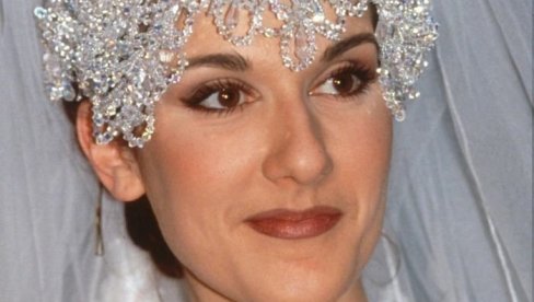 ZBOG VENČANICE ZAVRŠILA U BOLNICI: Grandiozna haljina i šlep od 6m bilo je sve o čemu je sanjala - ovako je izgledalo venčanje Selin Dion!