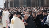 МИР БОЖЈИ, ХРИСТОС СЕ РОДИ - ВАИСТИНУ СЕ РОДИ: Прослава Божића почела литургијама
