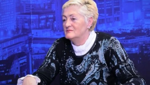 САХРАЊЕНА ЈОВАНКА ЈОЛИЋ: Ћерке скрхане болом - најближи се на Лешћу опростили од ње