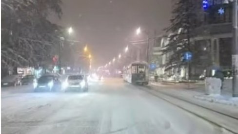 PROVOZALI SMO SE PO NAJVECOJ MEĆAVI KROZ BEOGRAD: Ovako izgledaju ulice glavnog grada (VIDEO)