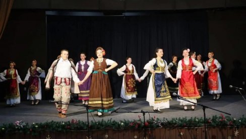 CELA MEĐA U RAZIGRANO KOLO STALA: Lepa tradicija za početak godine