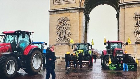 ТРАКТОРИ ИСПРЕД ТРИЈУМФАЛНЕ КАПИЈЕ: Побуна француских ратара