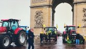 TRAKTORI ISPRED TRIJUMFALNE KAPIJE: Pobuna francuskih ratara