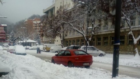 УКИНУТА ВАНРЕДНА СИТУАЦИЈА У МАЈДАНПЕКУ: Седници присустовала и министарка Ђурђевић Стаменковски