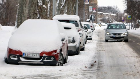 ЗИМА КАД ЈОЈ ВРЕМЕ ЈЕСТЕ: Снег изненадио и путаре и грађане, заборављен залеђен Дунав и 32 степена у минусу