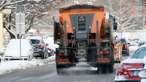 OVO JE SPISAK DEONICA NA KOJIMA IMA SNEGA, POLEDICE, MAGLE I ODRONA: Preporučuje se oprez u vožnji