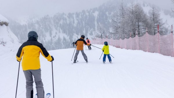 ПАЗИТЕ, ЗИМОВАЊЕ ОВДЕ МОЖЕ ДА ВАМ ПРЕСЕДНЕ: Кафа 700 динара, ракија скоро 1.000, а печење 3.510 динара