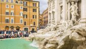 ШОК СНИМАК ИЗ РИМА: Туристи бесни због онога што се десило код популарне фонтане (ВИДЕО)