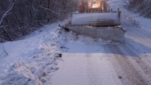 VELIKA ŠTETA OD OLUJE U KNINU: Sela i dalje bez struje, nastava odložena