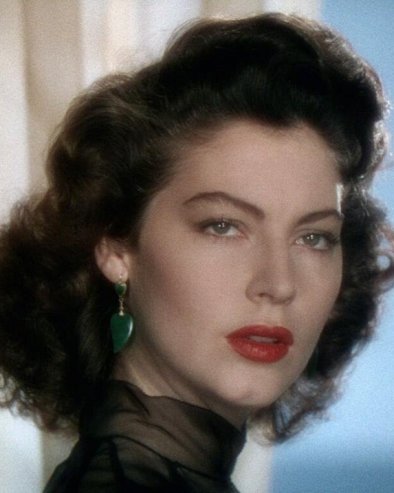 БЕЖАЛА ЈЕ ОД СЛАВЕ, АЛИ ЈОЈ НИКАД НИЈЕ УМАКЛА: Ево зашто је жена коју су називали најлепшом у Холивуду била несрећна