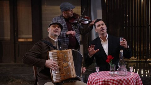 JAKA PROFESIONALNA I KUMOVSKA POVEZANOVST: Rada Sarić peva pesmu za venčanja, a Milan Čolović sa Sofrom uradio nešto drugačije (FOTO)