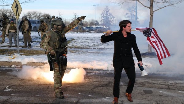 ЛОВ НА УЛИЦАМА МИНЕАПОЛИСА: Агенти ИЦЕ траже од људи доказе да су држављани САД