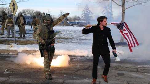 ЛОВ НА УЛИЦАМА МИНЕАПОЛИСА: Агенти ИЦЕ траже од људи доказе да су држављани САД