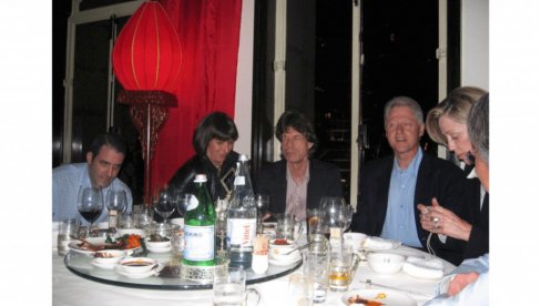 KLINTONI PRED KONGRESOM ZBOG EPSTINA: Ako ne dođu na svedočenje, idu odmah u zatvor (FOTO)