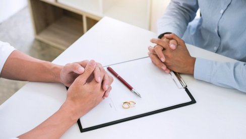 ЗАШТО ЈЕ ЈАНУАР МЕСЕЦ РАЗВОДА? Тренутак када се окреће нови лист