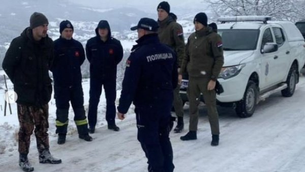 ЖАНДАРМЕРИЈА ЈЕ ТАМО ГДЕ ЈЕ ПОТРЕБНА СНАГА, РЕД И ОДЛУЧНОСТ Припадници и ове јединице даноноћно на терену (ФОТО)