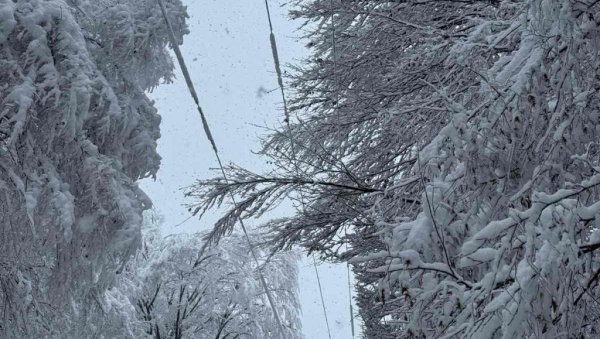 СИТУАЦИЈА У МОРАВИЧКОМ ОКРУГУ СЛОЖЕНА: Витални објекти имају струју