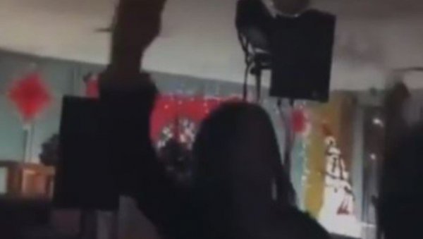 ХОРОР: Усташки дернек у Сплиту, мали Хрвати урлају о клању Срба! (ВИДЕО)