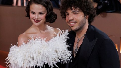 ЗА ЊЕНУ ХАЉИНУ ЈЕ ТРЕБАЛО ВИШЕ ОД 300 САТИ РАДА: Селена Гомез заблистала на црвеном тепиху Златног глобуса (ФОТО)