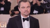 NI TRAGA OD DEVOJKE: Leonardo di Kaprio je na dodelu Zlatnog globusa poveo ženu koju najviše voli (VIDEO)