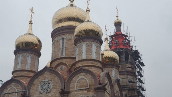 ПОСЛЕ ОСЛИКАВАЊА ИКОНА, СВЕТИЊА ОТВАРА ВРАТА: Руско-српски храм у Бањалуци попримио коначан облик