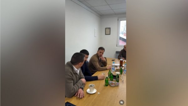 МИНИСТАР МАЛИ ПОСЕТИО ПОРОДИЦУ ЖИВКОВИЋ КОД ВАЉЕВА: Овом приликом упознао је и људе који већ деценијама граде фирму „Подгорац метал“ (ВИДЕО)