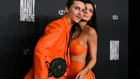 НОВИ ДЕТАЉИ О ВЕЗИ ПОЗНАТОГ ПАРА: Цео Холивуд прича да Кајли Џенер и Тимоти Шаламе живе заједно