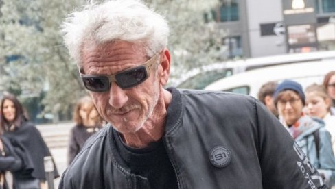 ШОН ПЕН УЖИВА У ЉУБАВИ СА ОСОБОМ ЗА КОЈУ СВИ МИСЛЕ ДА ЈЕ - МУШКО! Да ли ОВЕ фотографије упућују да је трансродна особа?