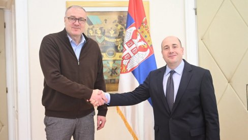 СРБИЈА УВЕК УЗ ШКОЛАРЦЕ: Министар спољних послова угостио Танасковића