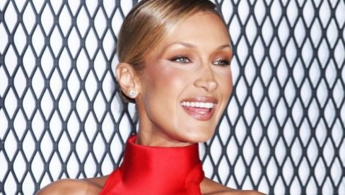 НАЈЛЕПША ЖЕНА НА СВЕТУ СЕ ВРАТИЛА И ПОТВРДИЛА СВОЈ СТАТУС: Прошетала у црвеној хаљини која одузима дах! (ФОТО)