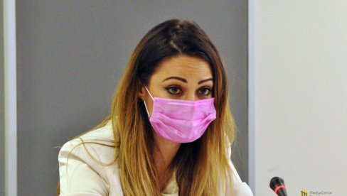 2006. ДЕЦА НИСУ ИМАЛА НИ ЗАВОЈЕ, ТО ЈЕ УЖАСАВАЈУЋЕ Мајка детета лептира за Новости: Фонд је настао од кад је Вучић на власти