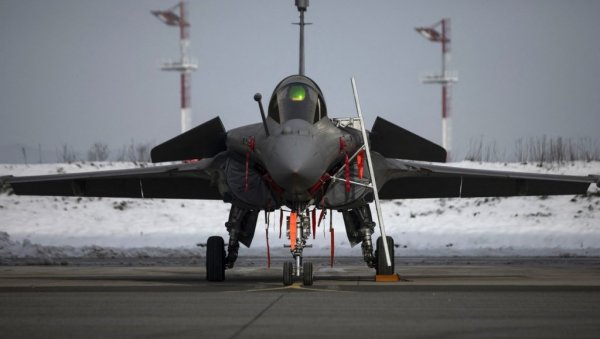 ПОЛОВНИ ХРВАТСКИ РАФАЛ СЕ ПОКРАВИО ЧИМ ЈЕ ПОЛЕТЕО: Хитно морао да прекине лет