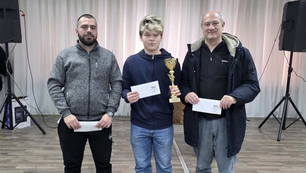 РУС ПОБЕДНИК ШАХОВСКОГ МЕМОРИЈАЛА У ПАРАЋИНУ: Равноправну битку водили  Бранковић и Цветановић