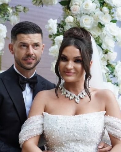 ПЕВАЧИЦА ОДГОВОРИЛА НА НАВОДЕ ДА СЕ РАЗВОДИ ОД ФУДБАЛЕРА: Сваки однос има успоне и падове