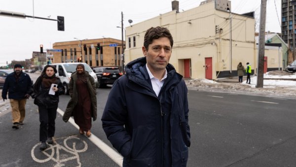 ГРАДОНАЧЕЛНИК МИНЕАПОЛИСА ИГРА СЕ СА ВАТРОМ Трамп: Може ли неко из његовог најближег окружења да му објасни?