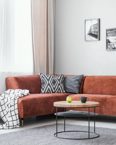 ЧИМЕ СЕ ДИЗАЈНЕРИ ВОДЕ КАДА УРЕЂУЈУ ДНЕВНУ СОБУ? Уз 6 правила ћете максимално да искористите простор