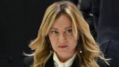 МЕЛОНИ ВАДИЛА КЕСТЕЊЕ ИЗ ВАТРЕ: Италијански министар се ругао европским војницима на Гренланду