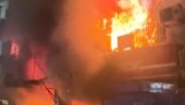 СТРАВИЧАН ПОЖАР У КАРАЧИЈУ: Тржни центар у пламену, има погинулих (ВИДЕО)