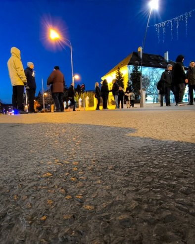 БЛОКАДЕРИ НЕ БИРАЈУ НАЧИН ДА УВРЕДЕ ЈЕДНИ ДРУГЕ: Овај са кармином и руменилом да се пита нешто у држави?!