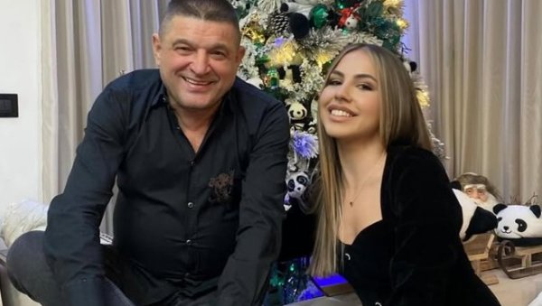 СЈАЈНЕ ВЕСТИ ИЗ АМЕРИКЕ ЗА КРАЈИШКУ ЛЕГЕНДУ: Баја Мали Книнџа срећнији него икада (ФОТО)