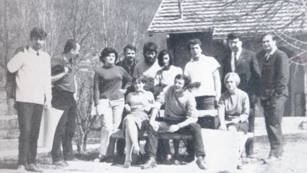 КРИЛА МЛАДИМ СЛИКАРИМА: Ивањичани не заборављају Милутина Кривокућу, неуморног прегаоца и културног ствараоца