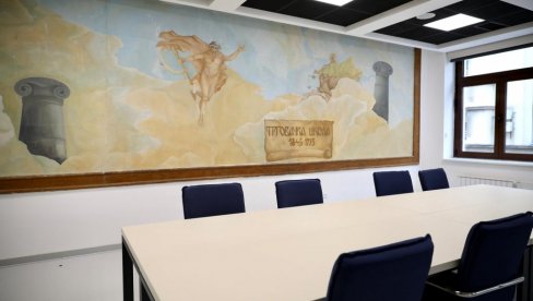 ĐACI ULAZE U POTPUNO NOVE UČIONICE: Učenici Trgovačke škole u Hilandarskoj ulici od danas ponovo u svojim klupama (FOTO)