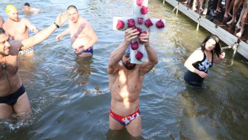 PLIVANJE ZA ČASNI KRST U SRPSKOJ