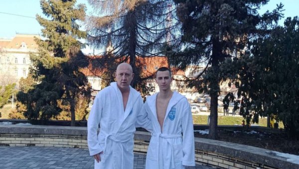 ЗАЈЕДНО ОТАЦ И СИН: Пливање за часни крст у Зрењанину