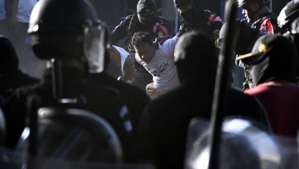 ГВАТЕМАЛА УВЕЛА ВАНРЕДНО СТАЊЕ НАКОН НАСИЉА У ЗАТВОРИМА Аревало: Не преговарамо ни са терористима ни са организованим криминалом