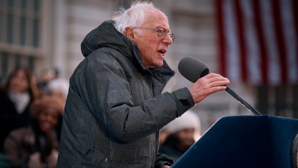 БЕРНИ ПОКАЗАО СВОЈЕ ПРАВО ЛИЦЕ: Критиковао милијардере, а на изборима подржао демократе са најскупљим кампањама