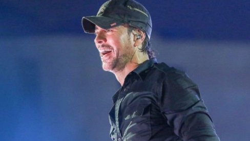 НАПОКОН СЕ ОГЛАСИО ЕНРИКЕ ИГЛЕСИЈАС ЗБОГ ЗЛОЧИНА ЗА КОЈЕ СЕ ТЕРЕТИ ЊЕГОВ ОТАЦ ХУЛИО: Ни снајка није остала нема!