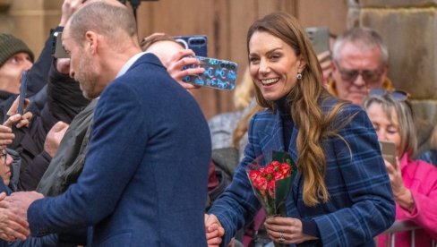 КАПУТ ПРИНЦЕЗЕ КЕЈТ МИДЛТОН КОЈИ ЈЕ ИДЕАЛАН ЗА ПРЕЛАЗ ИЗ ЗИМЕ У ПРОЛЕЋЕ: Елегантан и безвременски (ФОТО)