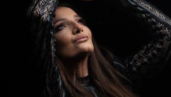 40 ГОДИНА КАРИЈЕРЕ: Мира Шкорић о сусрету са својом публиком (ФОТО)